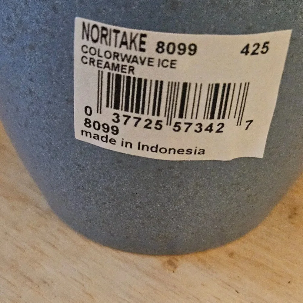 Noritake Stoneware  Sugar and Creamer Set